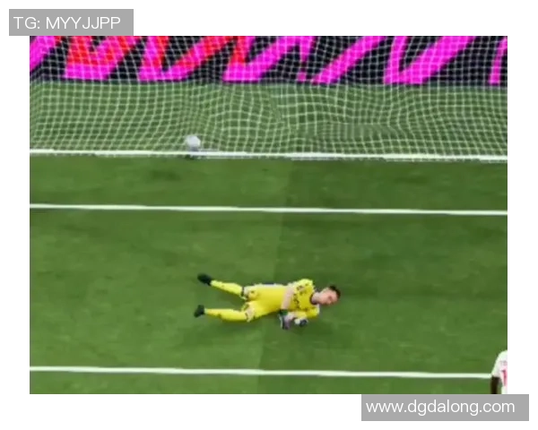 足球明星因场外争执引发暴力打架事件引发热议与关注的照片合集 足球明星因场外争执引发暴力打架事件引发热议与关注的照片合集